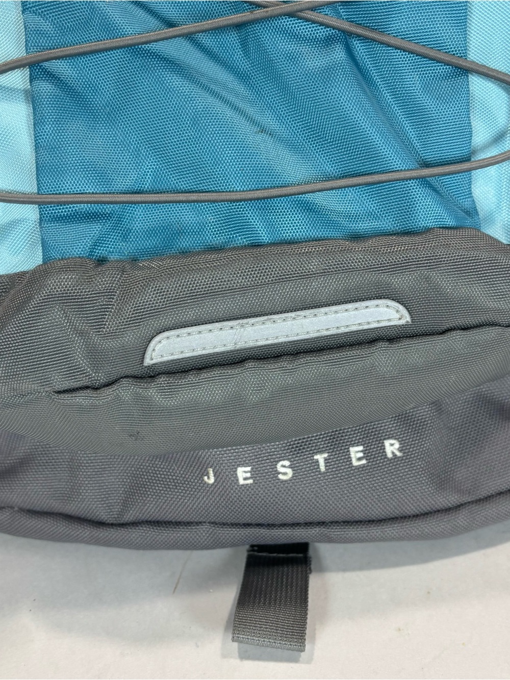 The North Face Blue Gray Jester Backpack Bungee Cord Hiking Outdoor Daypack Read - Picture 3 of 14